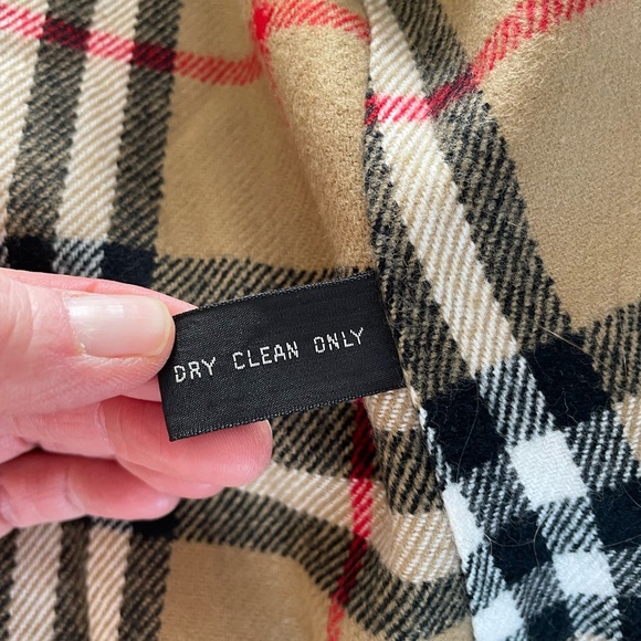 1970s Vintage Trench Coat with Fox Run Lining - Picture 16 of 16